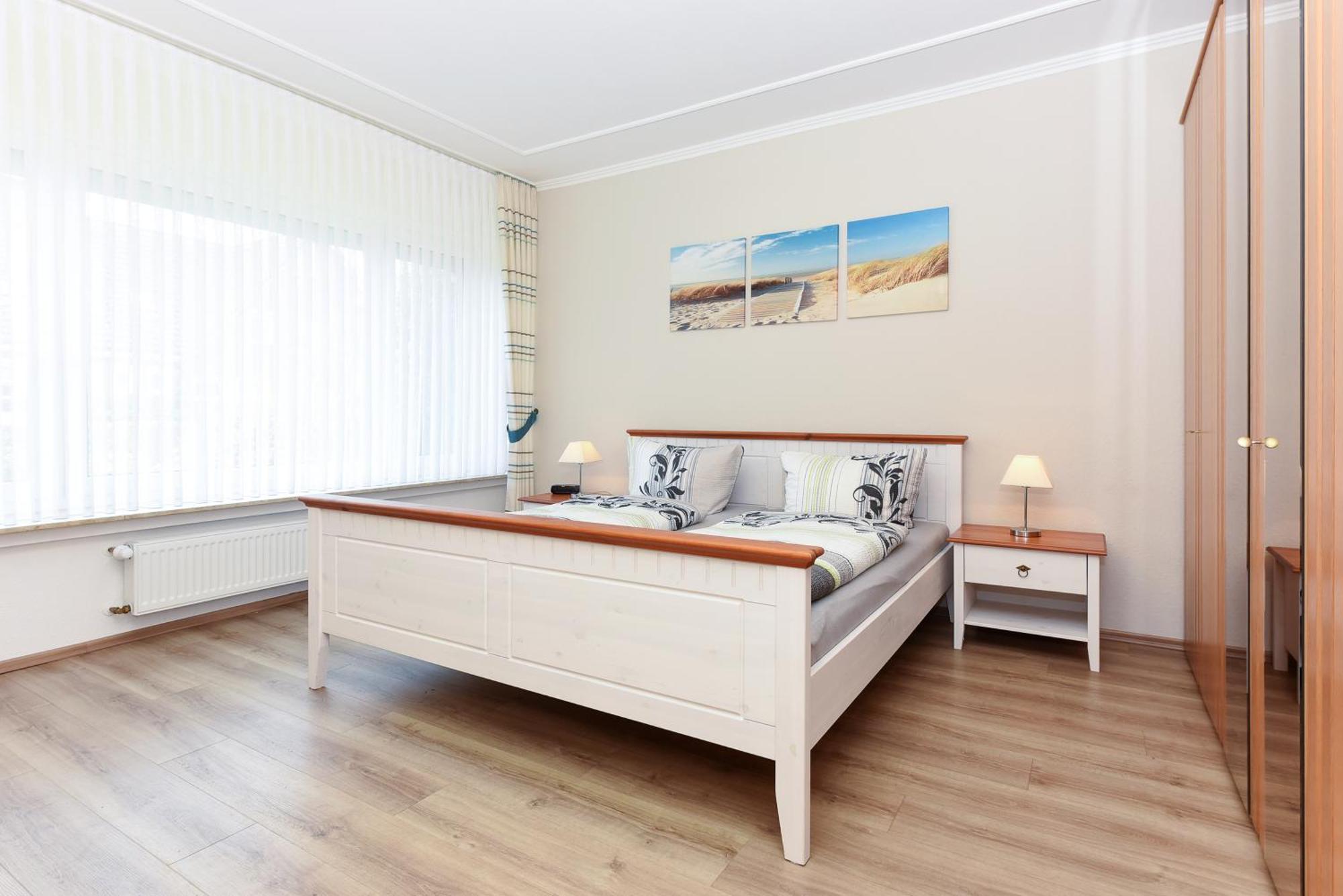 Ferienwohnungen Im Haus Nordseebrise Neuharlingersiel Exterior foto