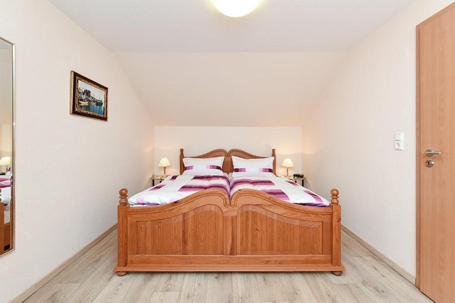 Ferienwohnungen Im Haus Nordseebrise Neuharlingersiel Exterior foto