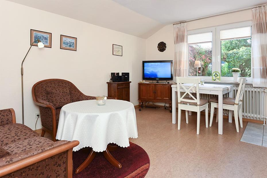 Ferienwohnungen Im Haus Nordseebrise Neuharlingersiel Exterior foto